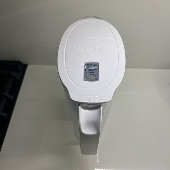 Preowned Brita water filter with 7 replacement filters - Picture 8 of 10